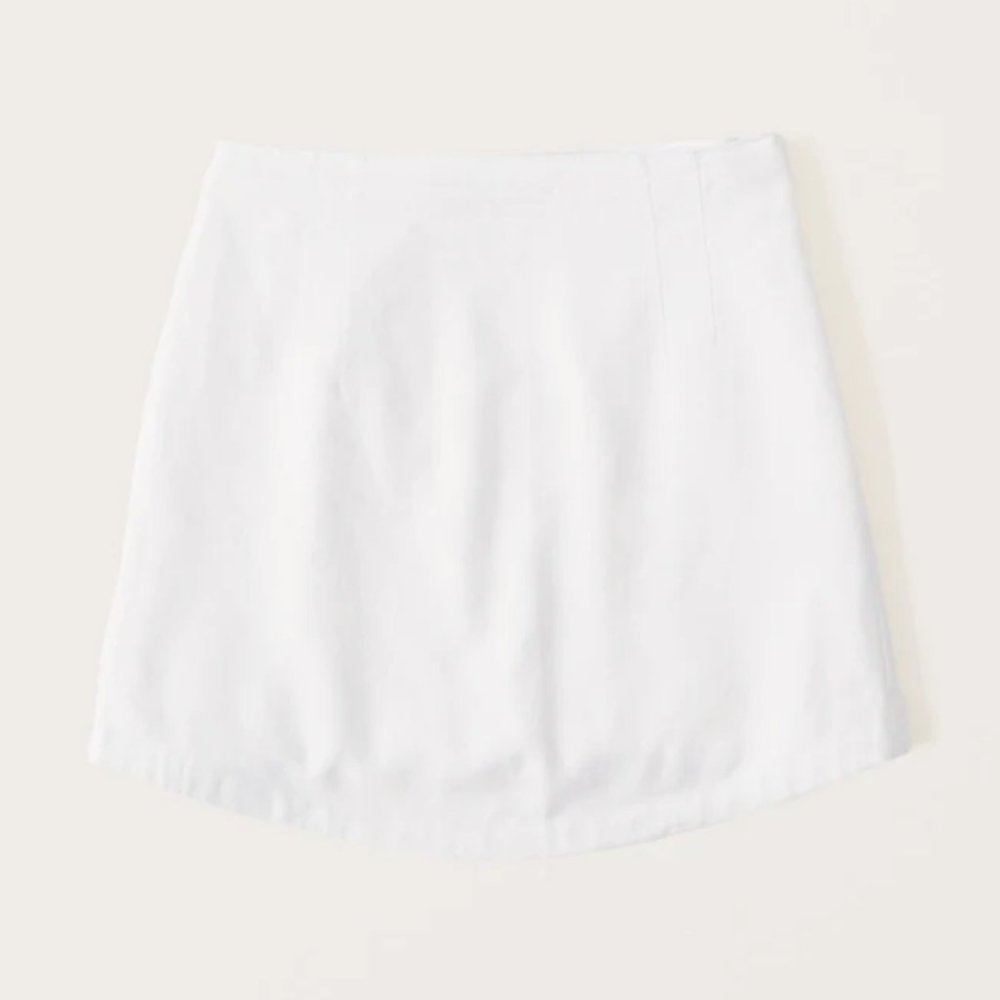 Abercrombie & Fitch Curved Hem Linen-Blend Mini Skirt | Color: White | Size: XL